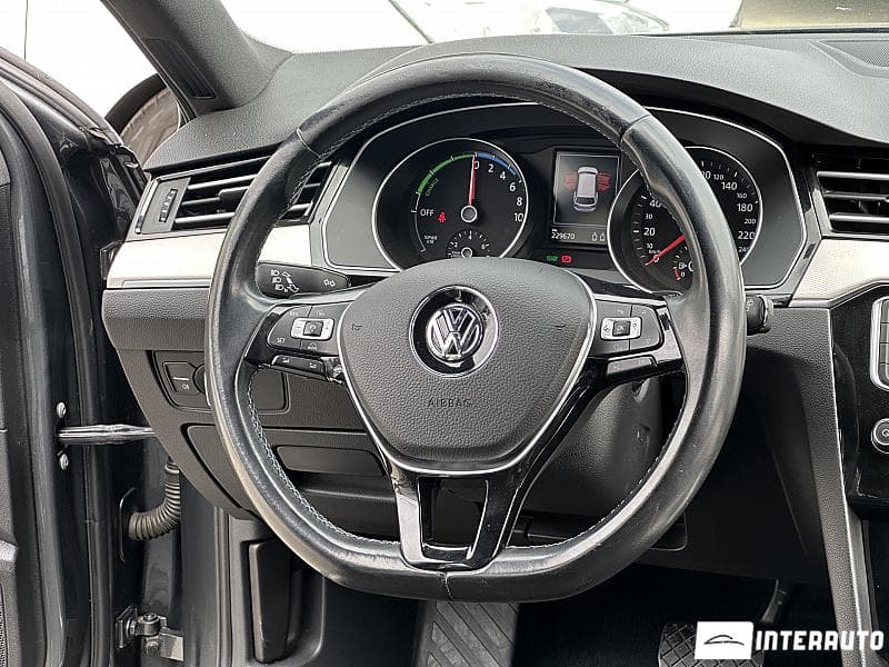 2016 Volkswagen Passat GTE — Miniatură 7