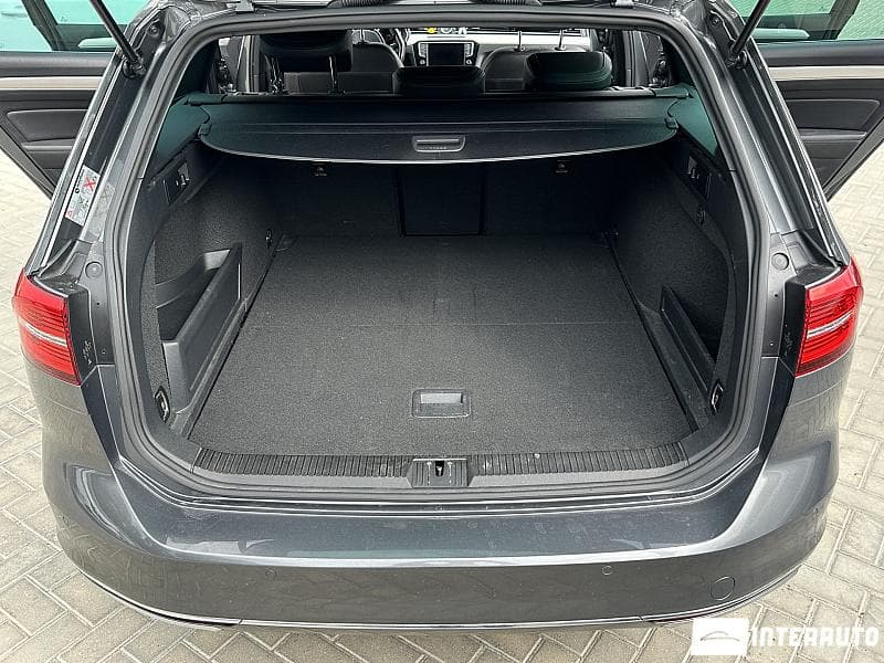 2016 Volkswagen Passat GTE — Miniatură 20