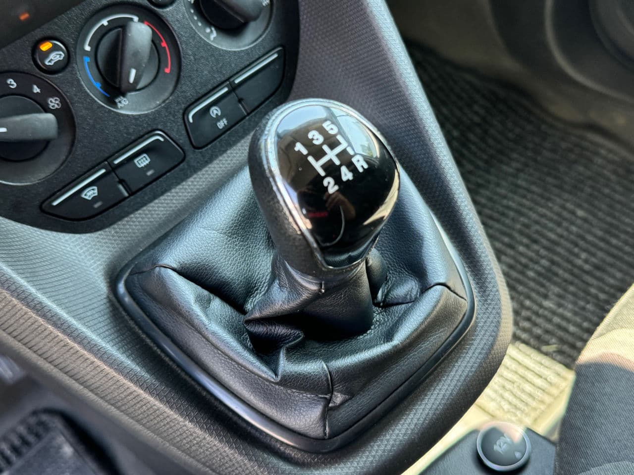 2015 Ford Transit Connect — Miniatură 10