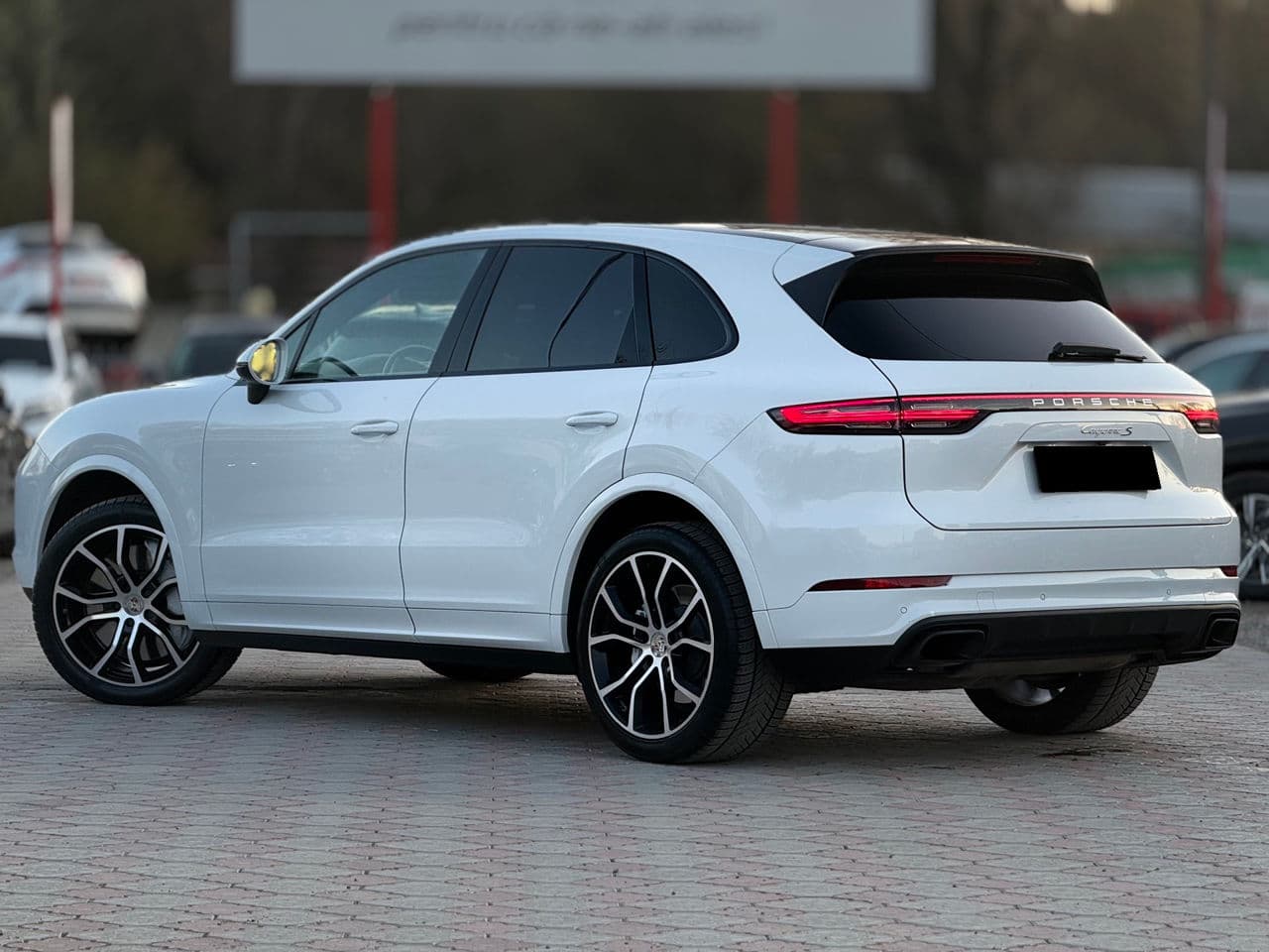 Porsche Cayenne 2018 — Миниатюра 3