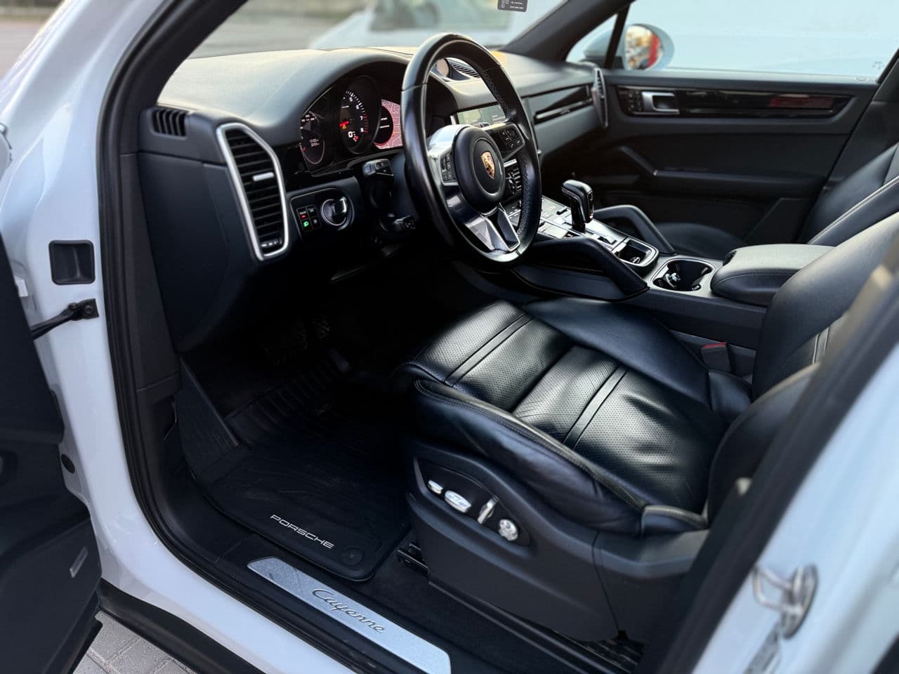 Porsche Cayenne 2018 — Миниатюра 6