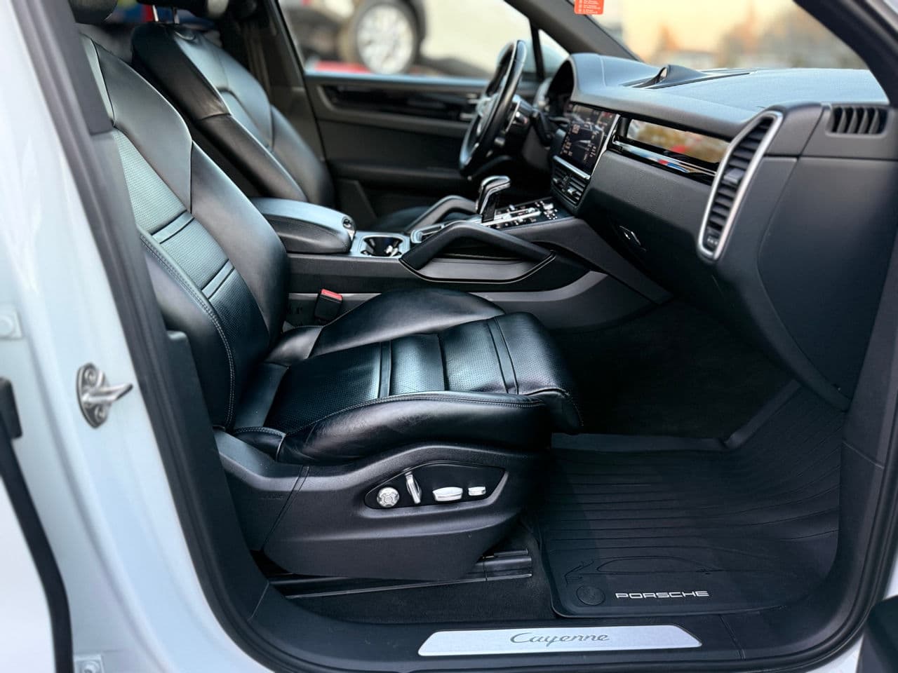 Porsche Cayenne 2018 — Миниатюра 19