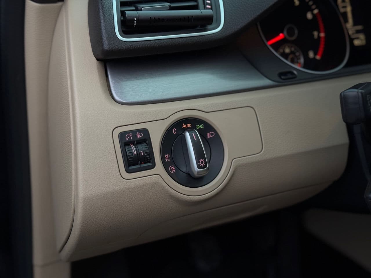 2011 Volkswagen Passat — Miniatură 8