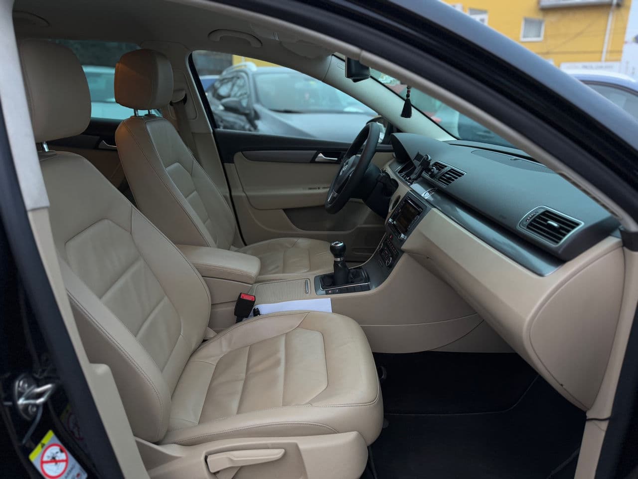 2011 Volkswagen Passat — Miniatură 17
