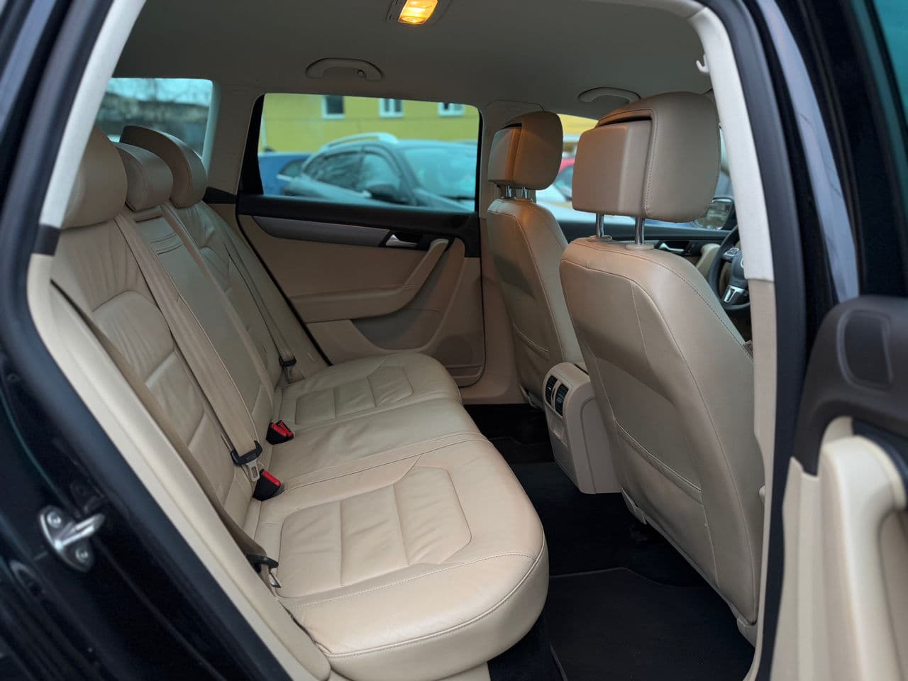 2011 Volkswagen Passat — Miniatură 18