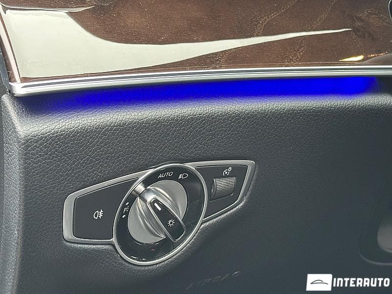 2016 Mercedes E 200 — Miniatură 14