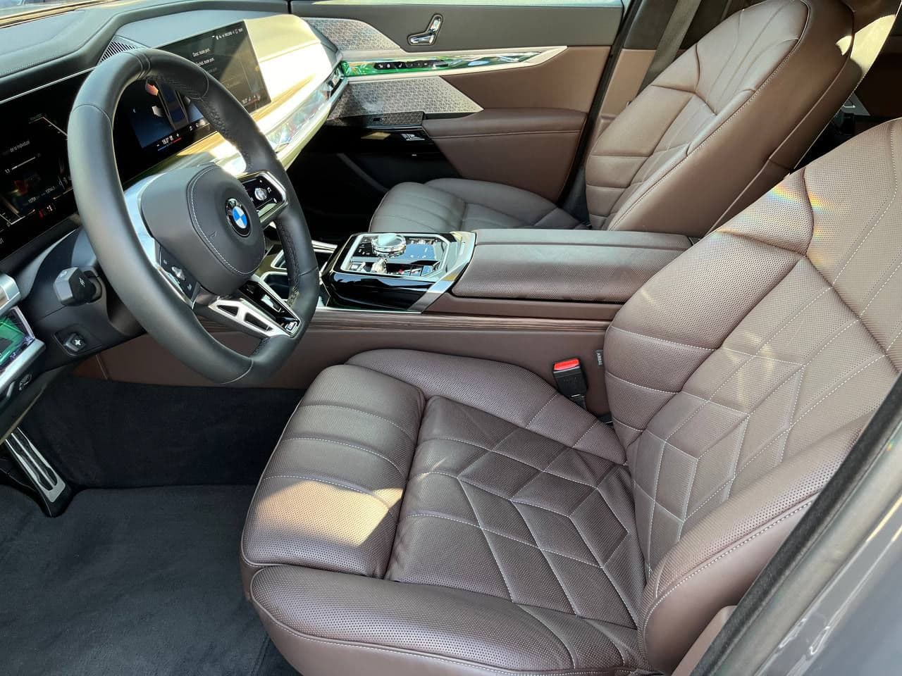 2023 BMW 740 — Miniatură 7