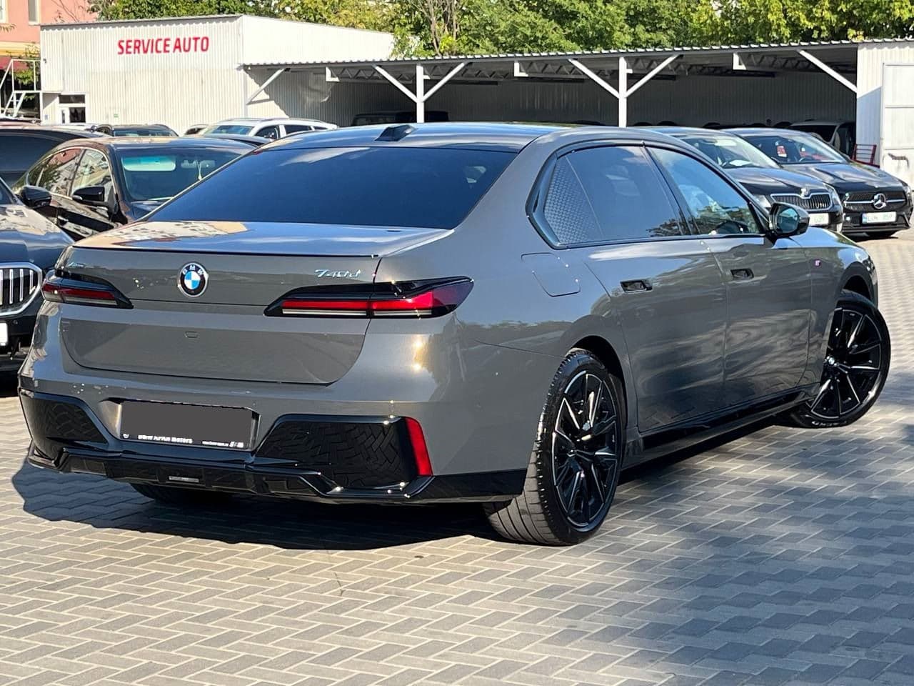 2023 BMW 740 — Miniatură 2