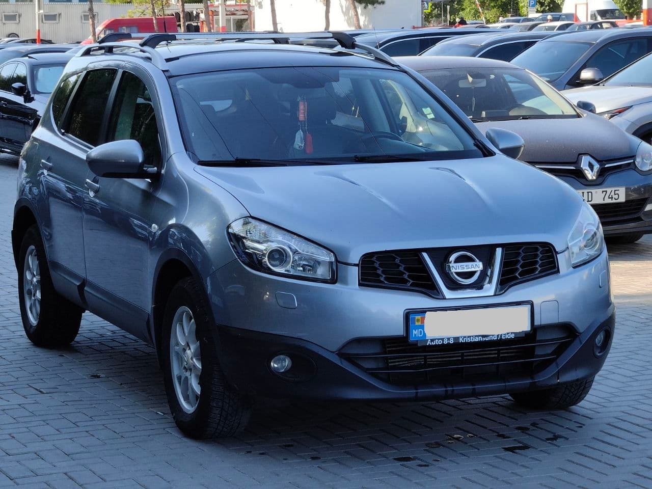 2011 Nissan Qashqai+2 — Miniatură 3