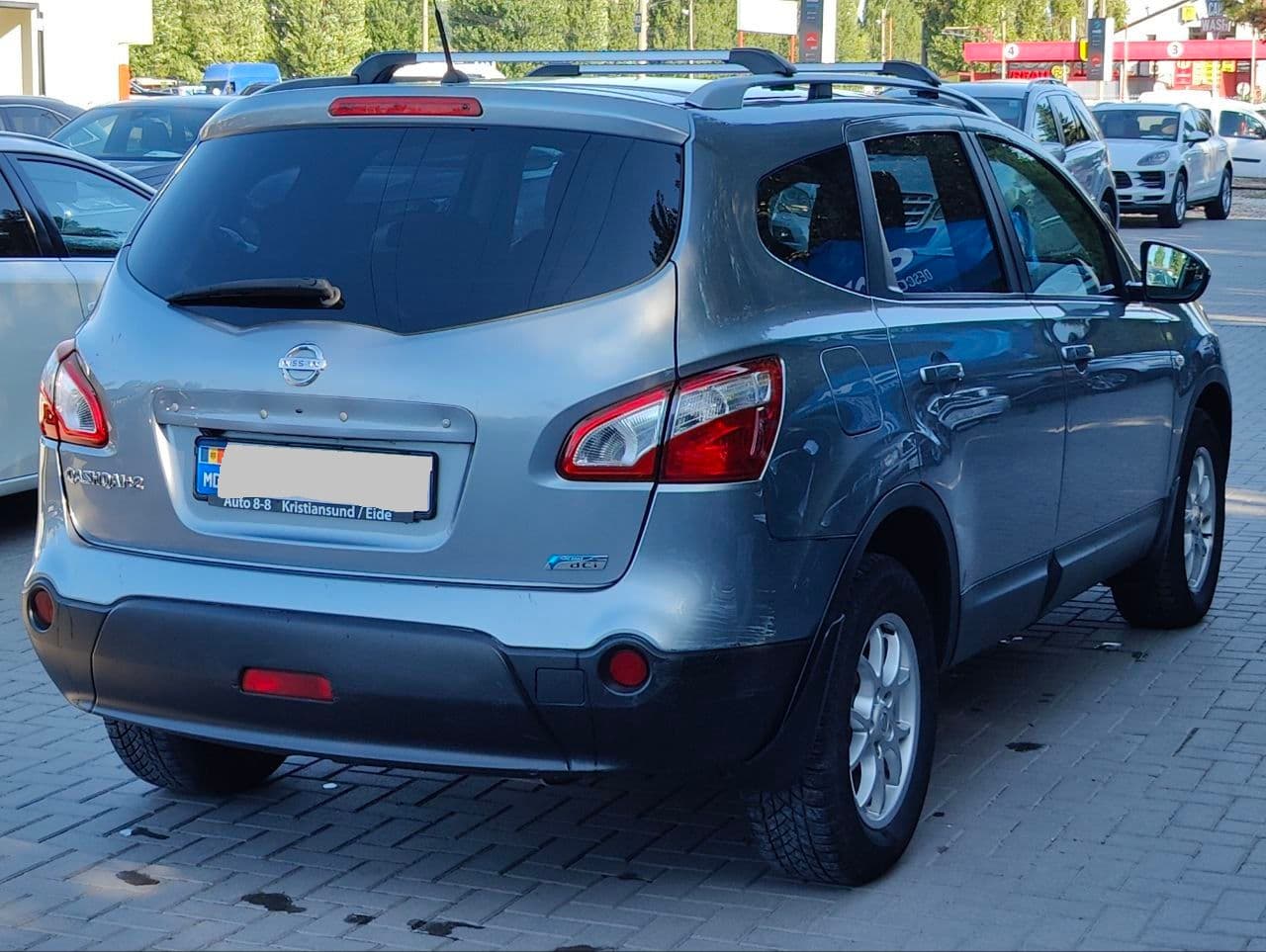 2011 Nissan Qashqai+2 — Miniatură 2