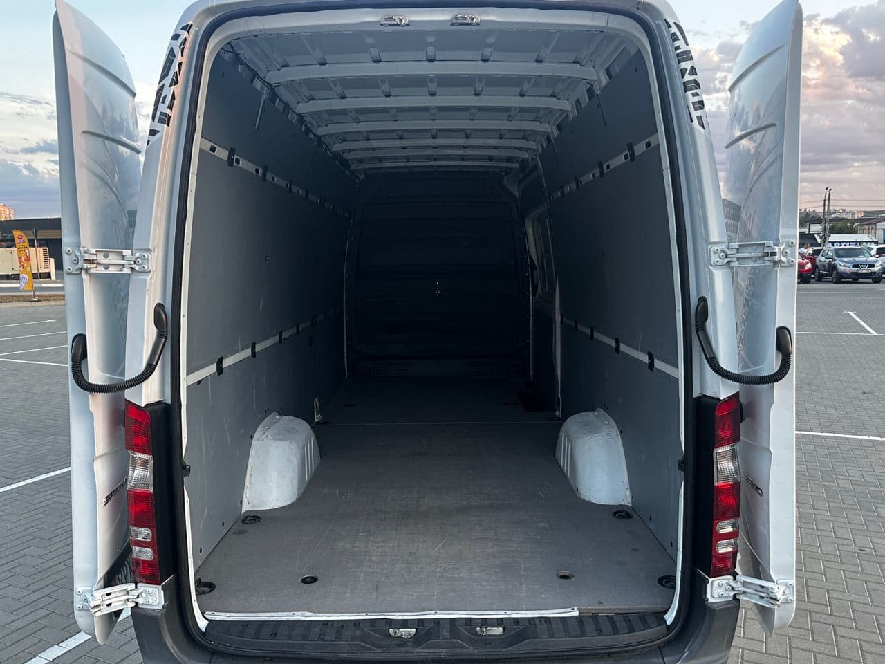 Mercedes Sprinter 2017 — Миниатюра 16