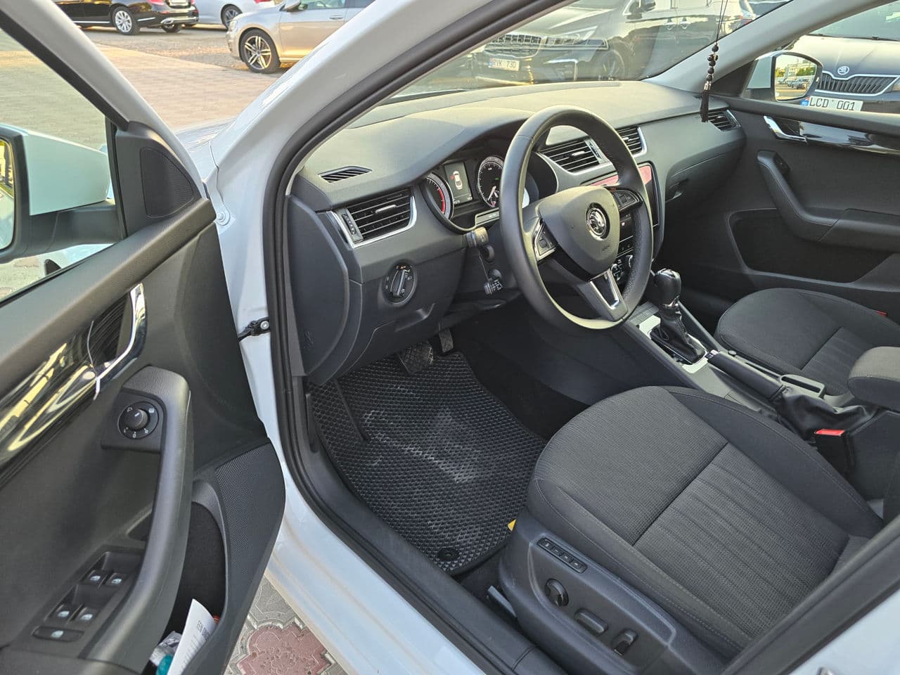 2019 Skoda Octavia — Miniatură 5