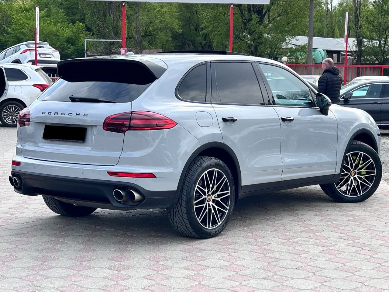 2016 Porsche Cayenne S Hybrid — Miniatură 2