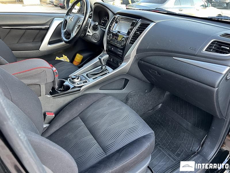 2016 Mitsubishi Pajero Sport — Miniatură 18