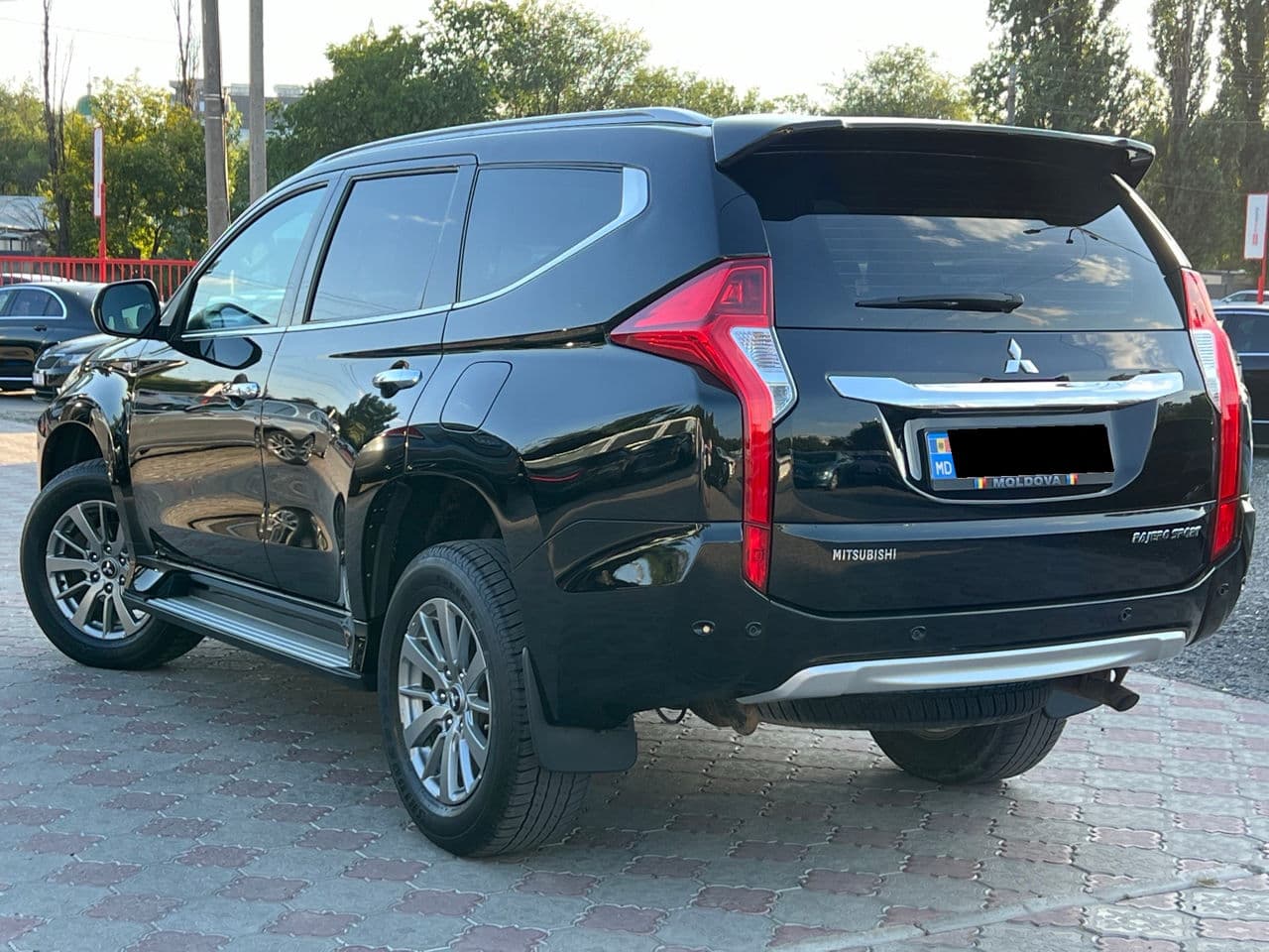 2016 Mitsubishi Pajero Sport — Miniatură 2