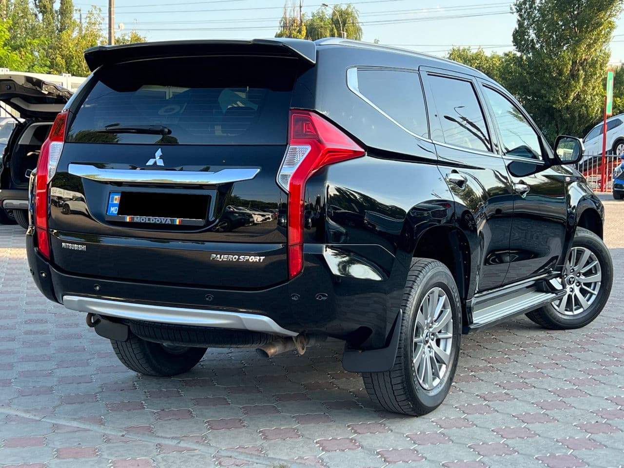 2016 Mitsubishi Pajero Sport — Miniatură 3