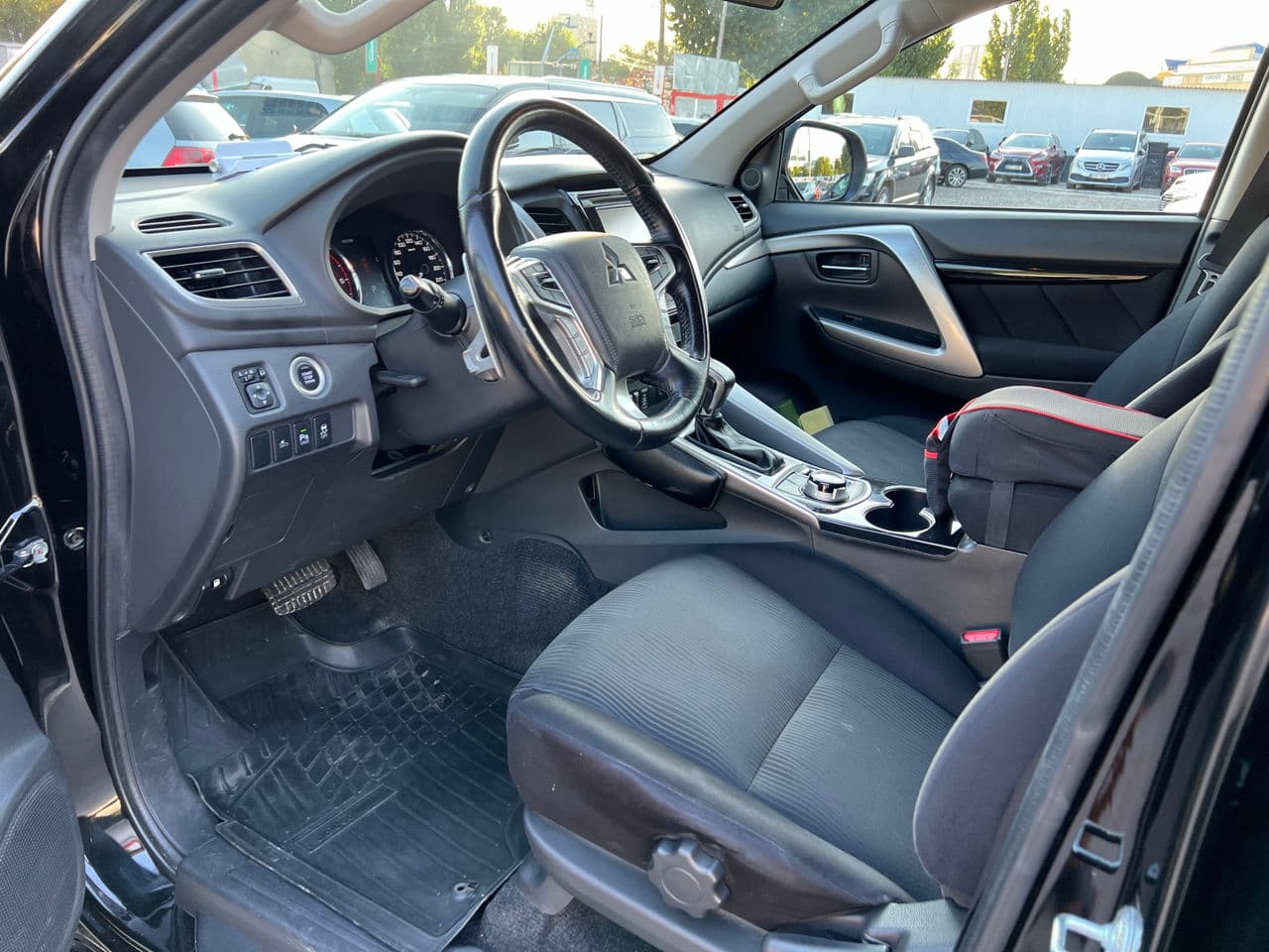 2016 Mitsubishi Pajero Sport — Miniatură 7