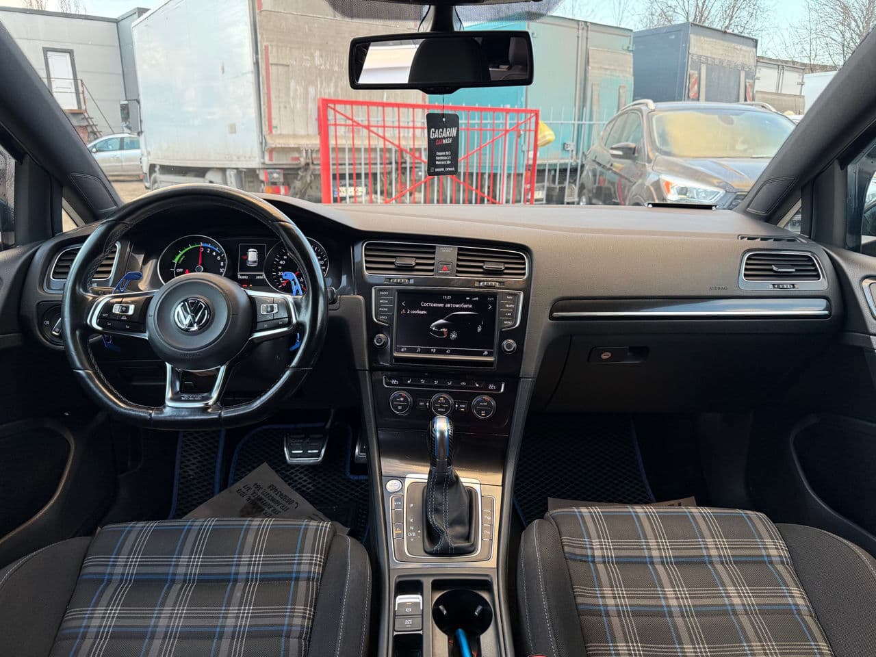 2015 Volkswagen Golf GTE — Miniatură 10