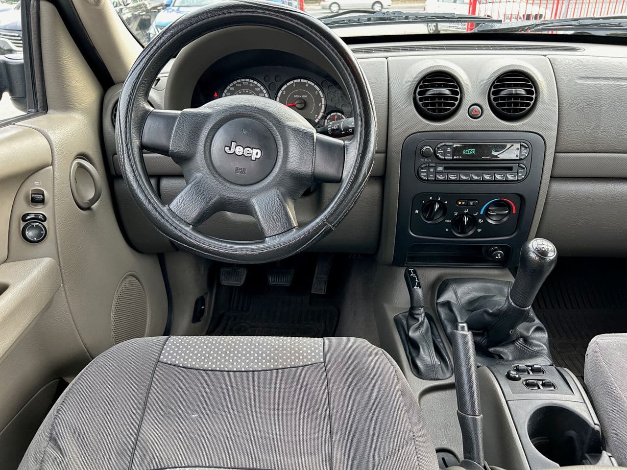 2005 Jeep Cherokee — Miniatură 7