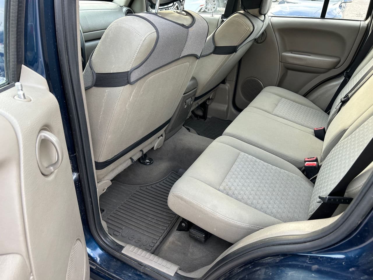 2005 Jeep Cherokee — Miniatură 14