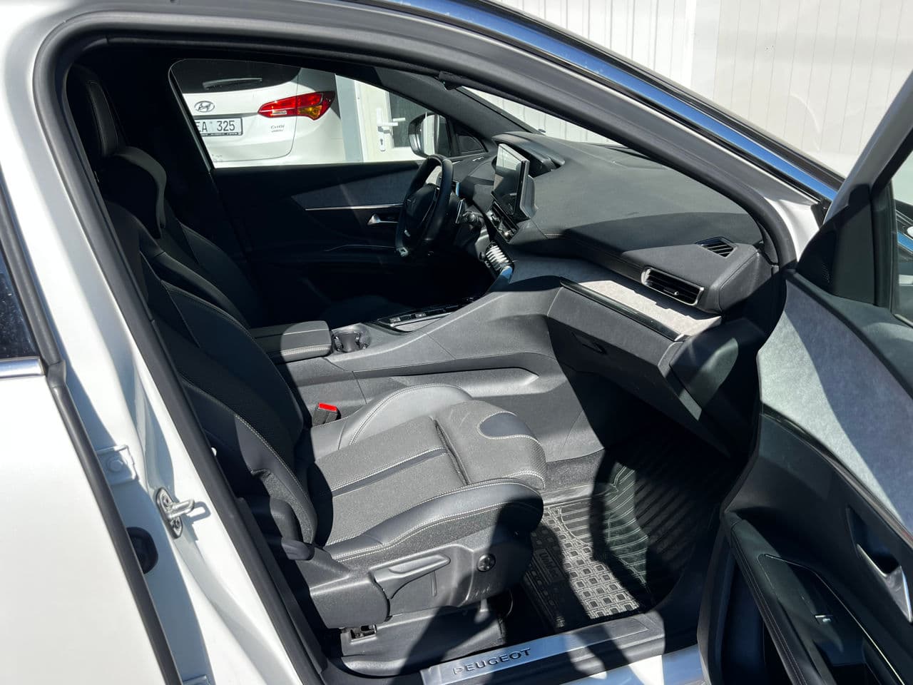 2023 Peugeot 3008 — Miniatură 5