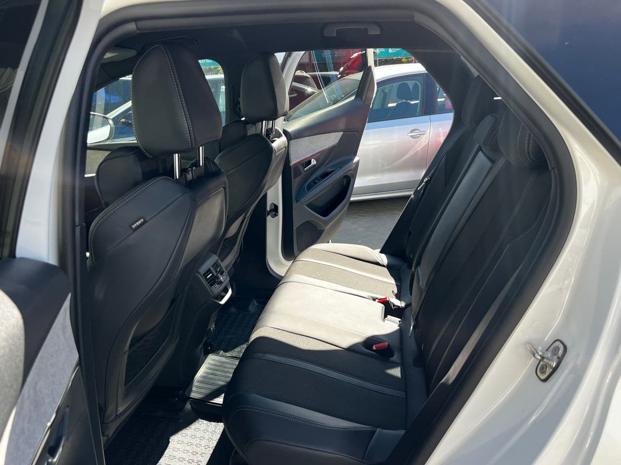 2023 Peugeot 3008 — Miniatură 18