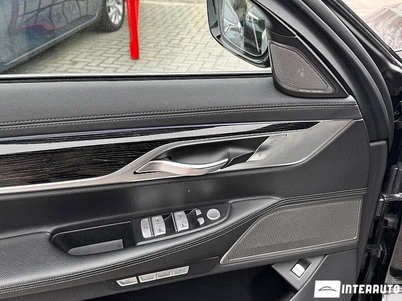 2017 BMW 740e — Miniatură 15