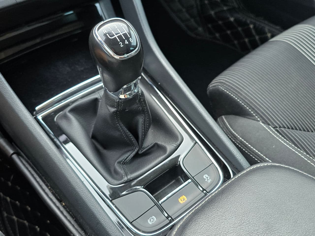 2018 Skoda Karoq — Miniatură 12