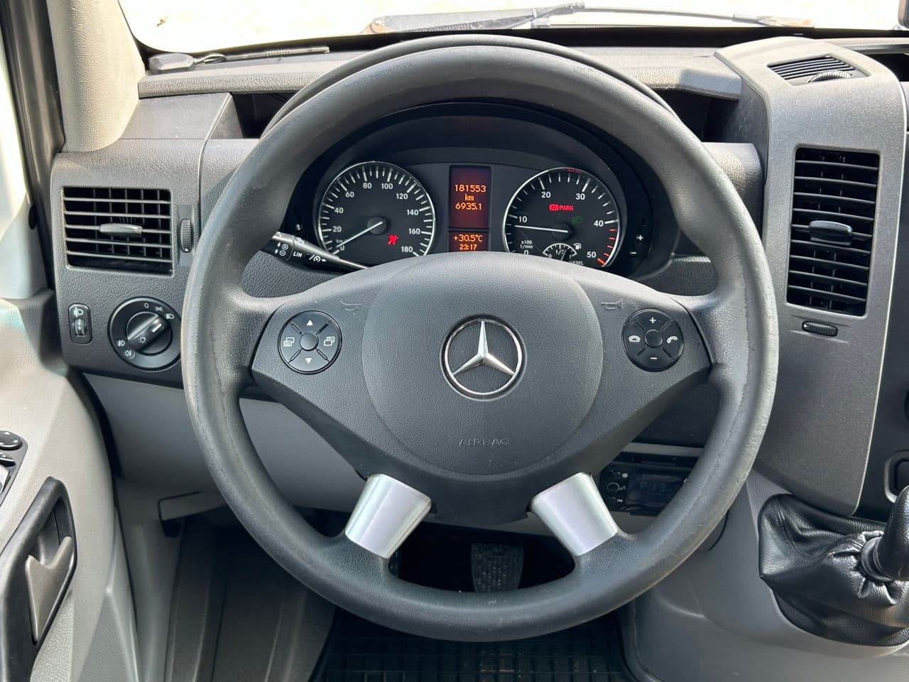 2011 Mercedes Sprinter — Miniatură 9