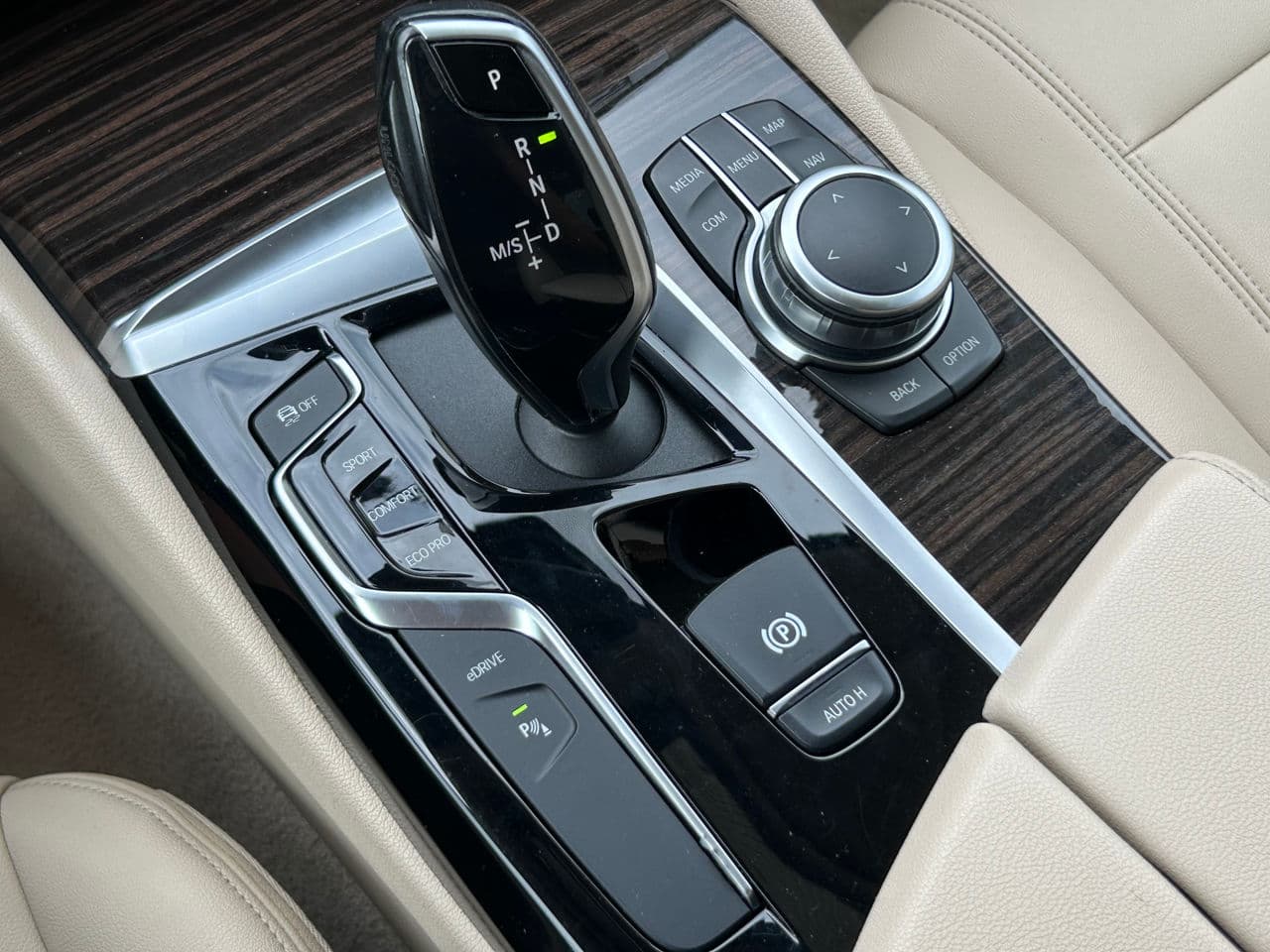 2019 BMW 530e — Miniatură 13