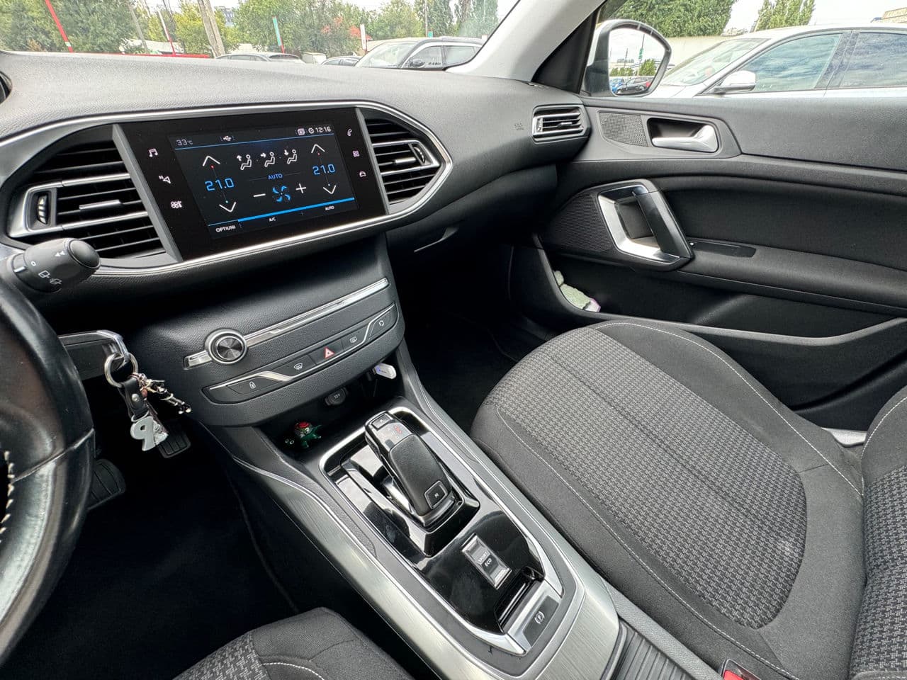 Peugeot 308 2018 — Миниатюра 15