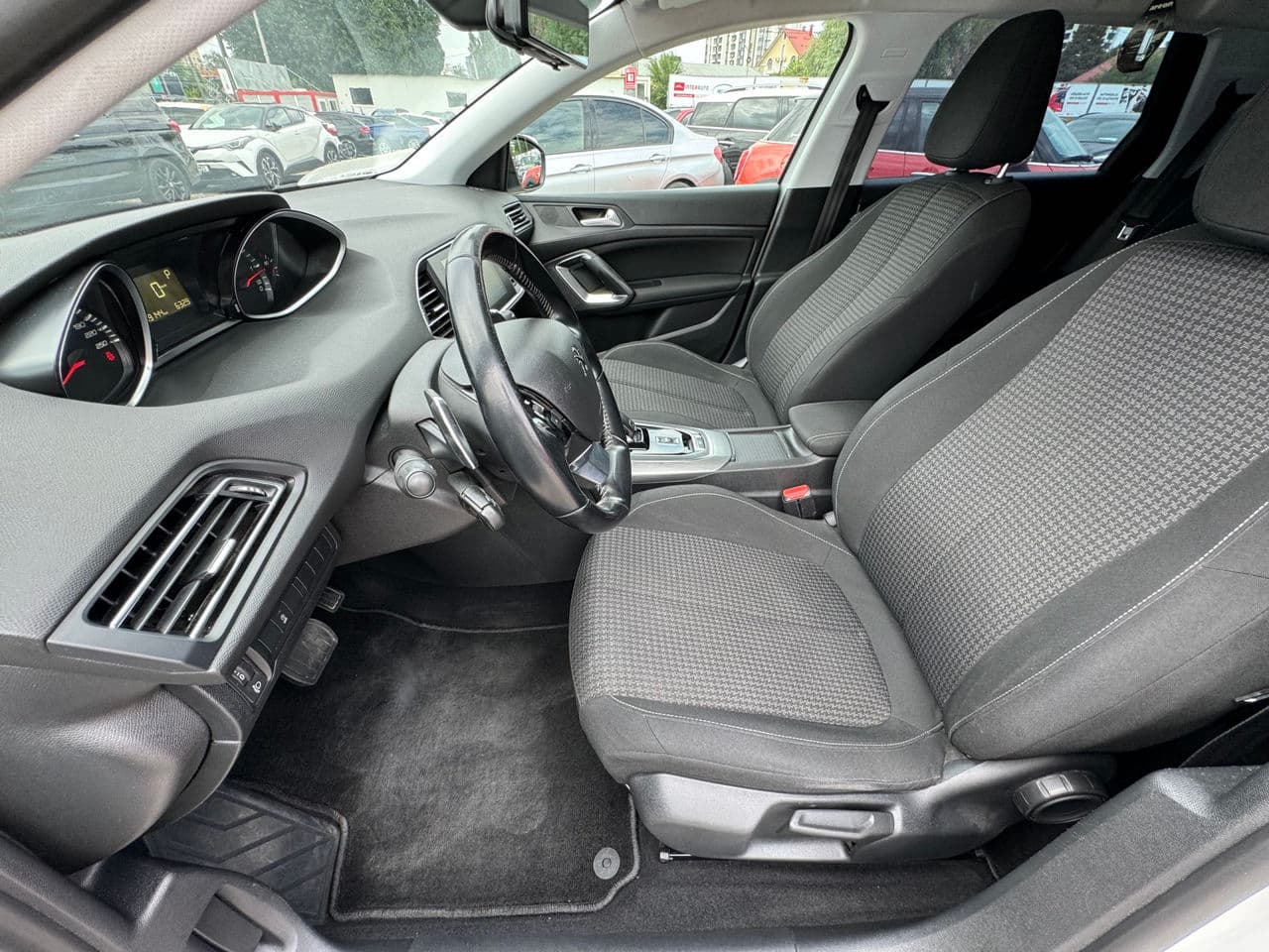 Peugeot 308 2018 — Миниатюра 6