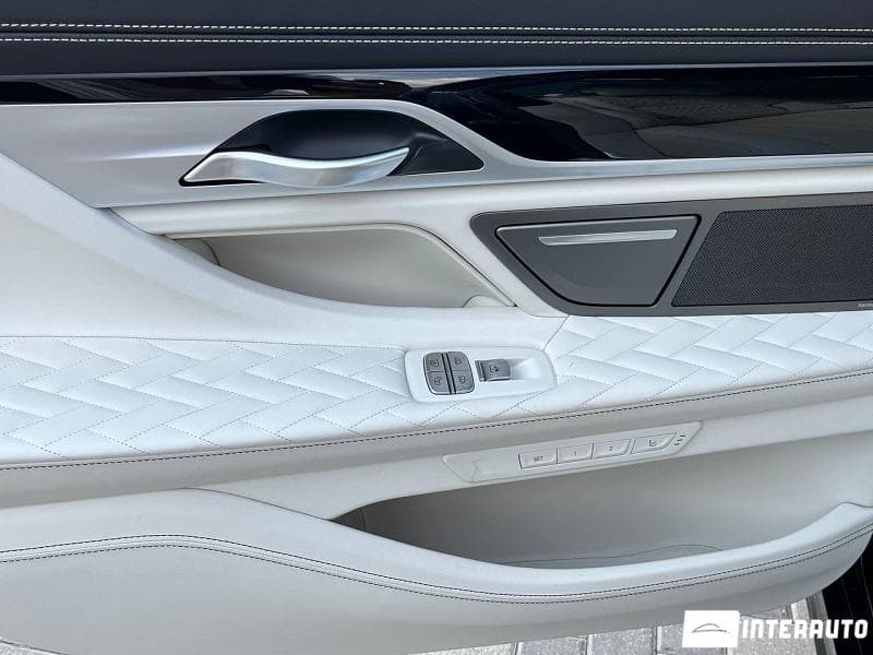 2020 BMW 745e — Miniatură 17