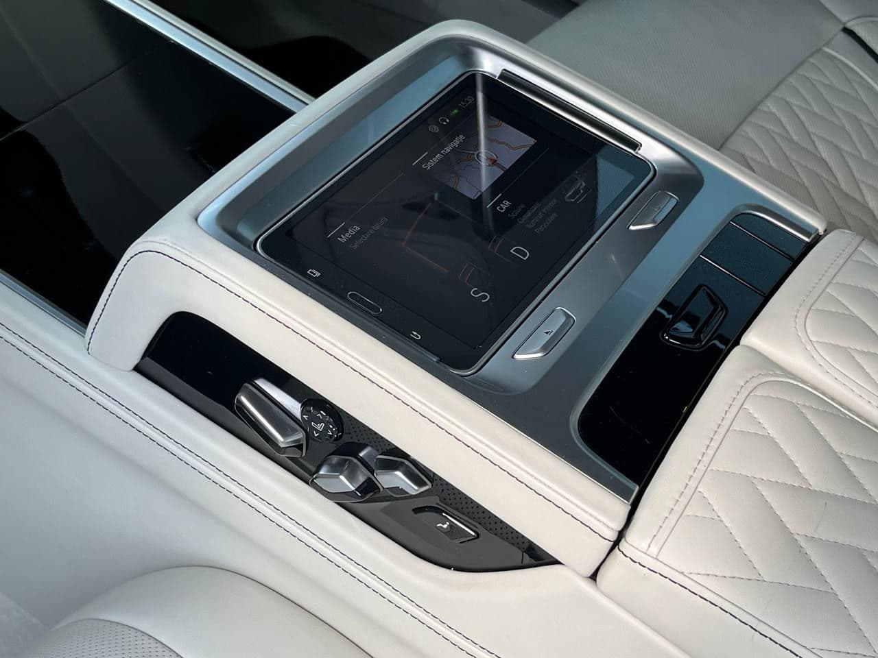 2020 BMW 745e — Miniatură 21