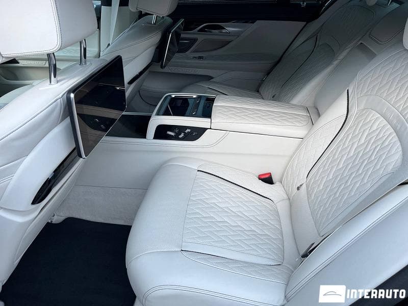 2020 BMW 745e — Miniatură 18