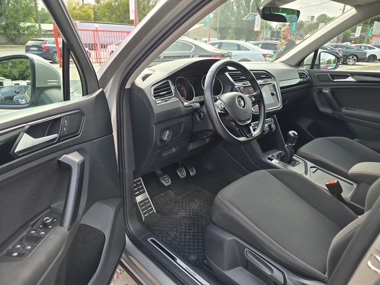 2017 Volkswagen Tiguan — Miniatură 5