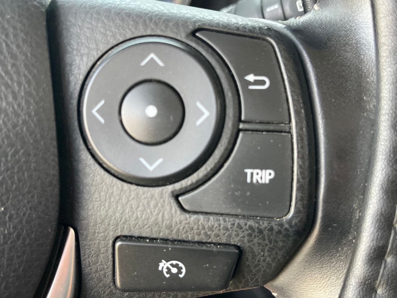 2016 Toyota Auris — Miniatură 8
