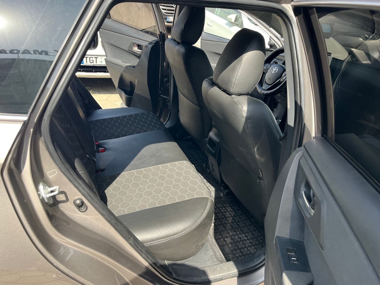 2016 Toyota Auris — Miniatură 15