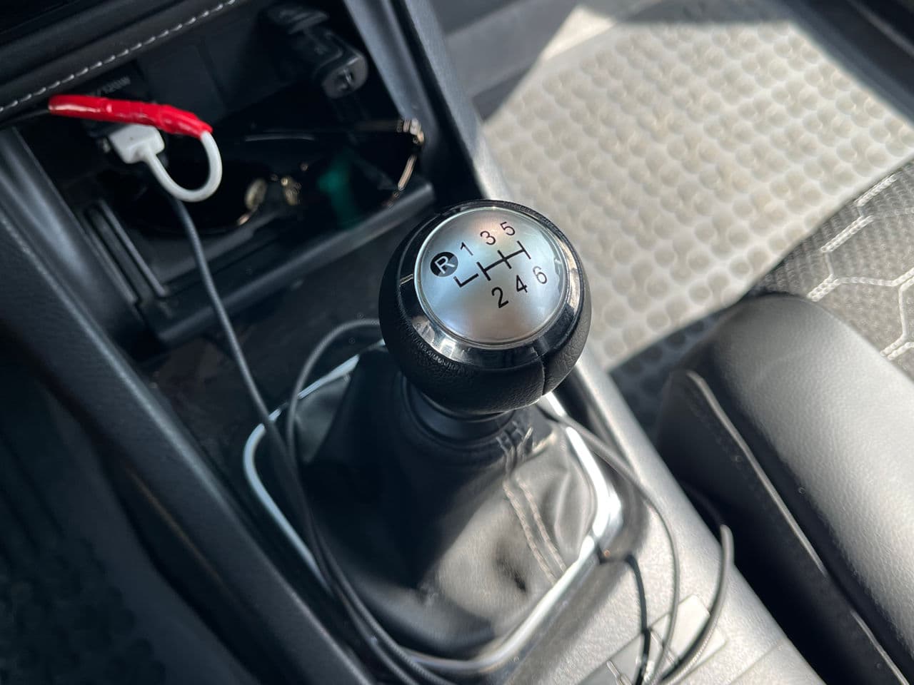 2016 Toyota Auris — Miniatură 13