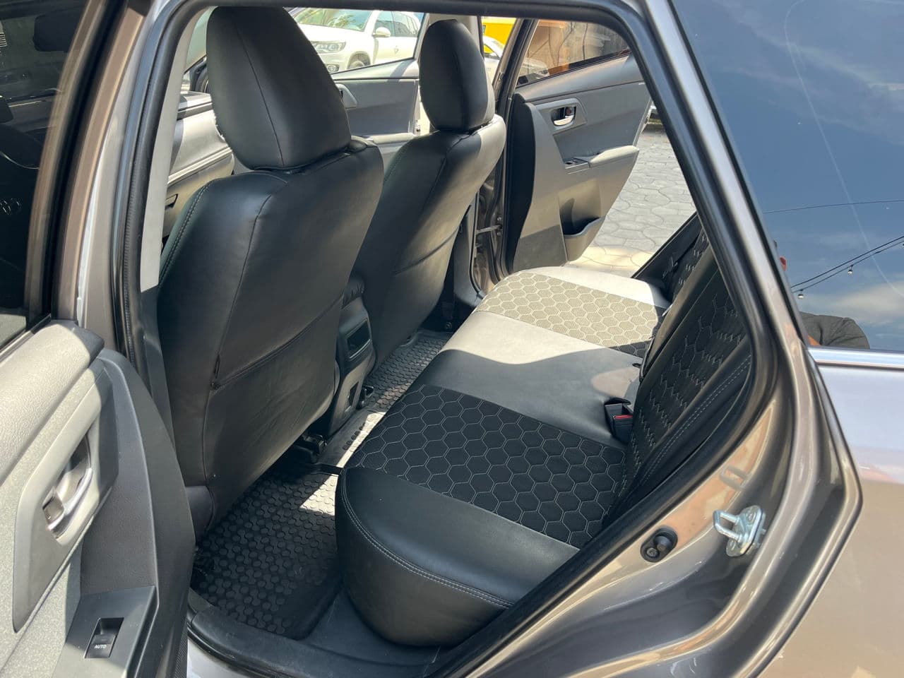 2016 Toyota Auris — Miniatură 14