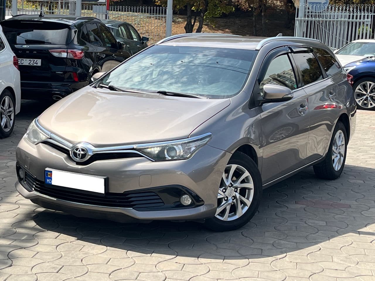 2016 Toyota Auris — Miniatură 2