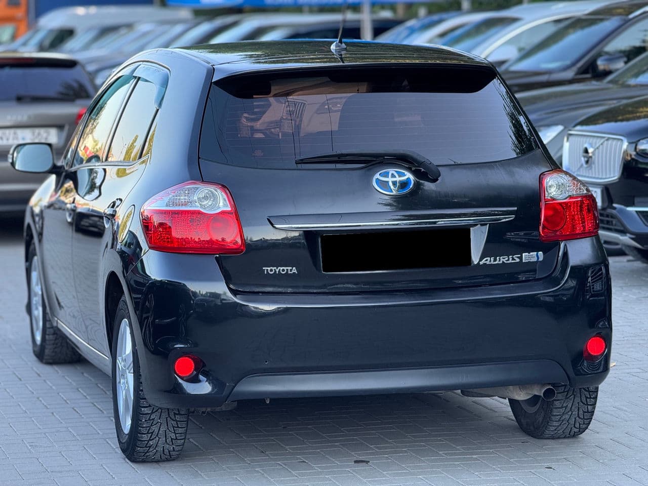 2011 Toyota Auris — Miniatură 2