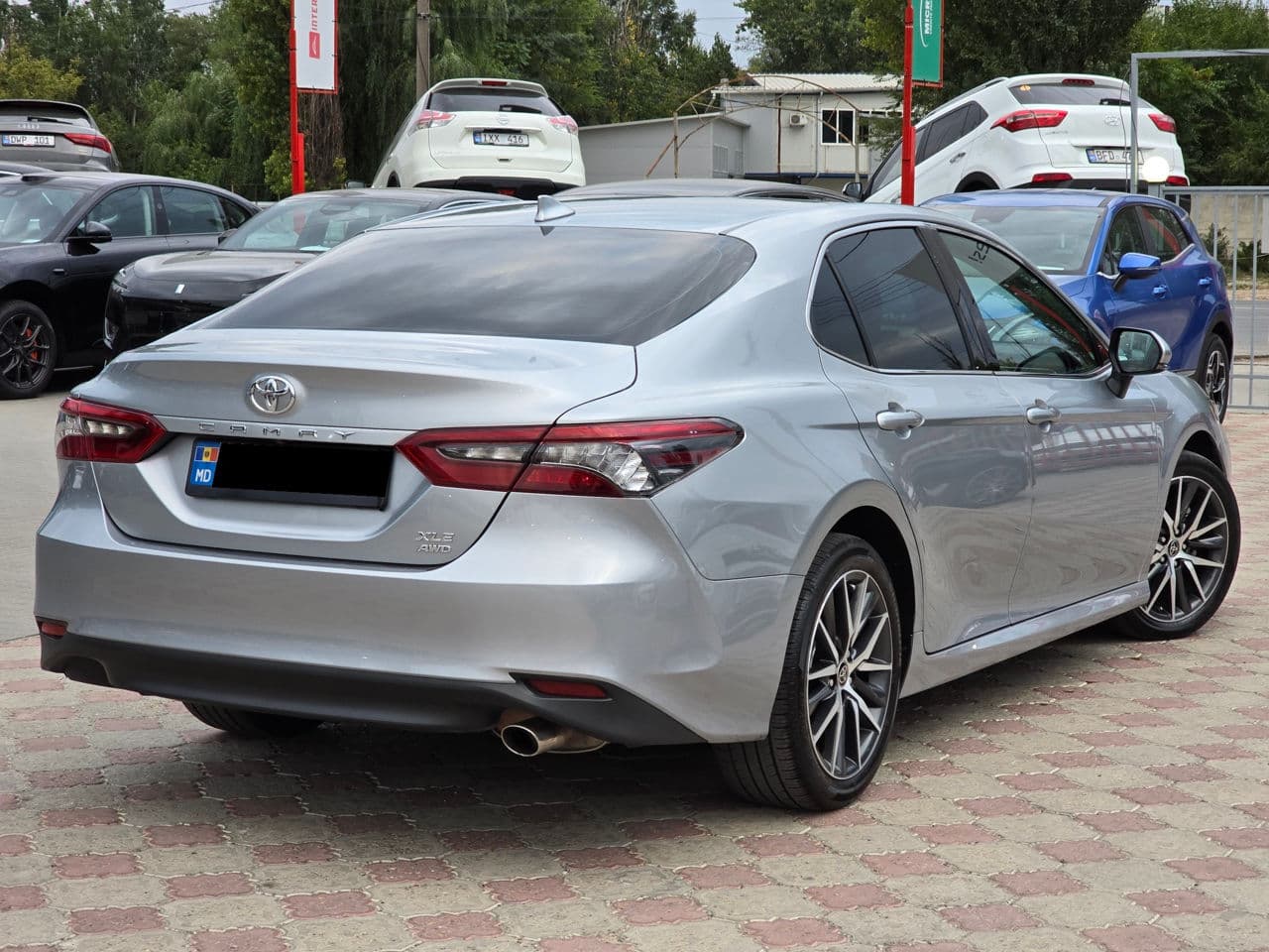 2023 Toyota Camry — Miniatură 2