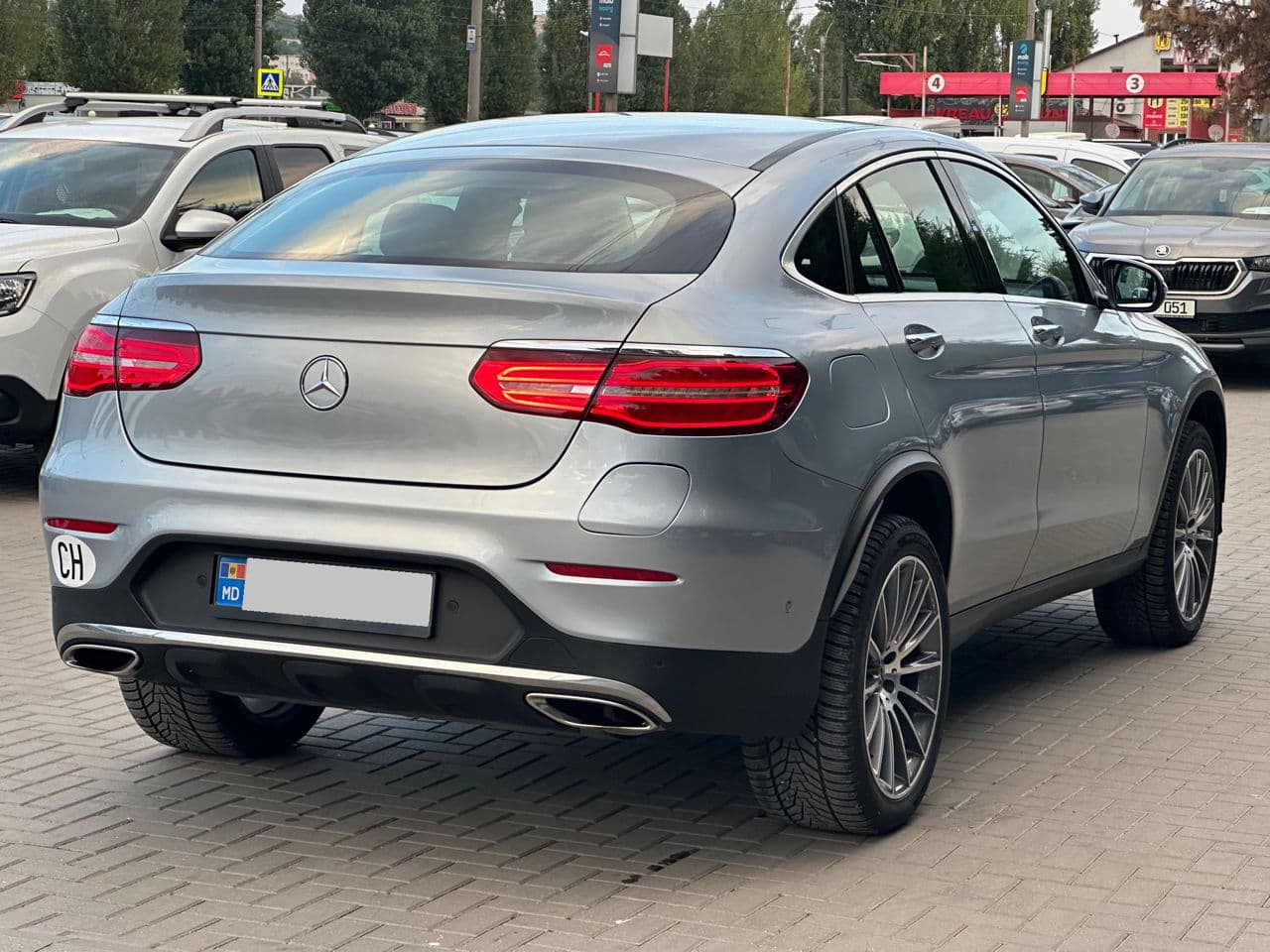 2018 Mercedes GLC 350e Coupe — Miniatură 2