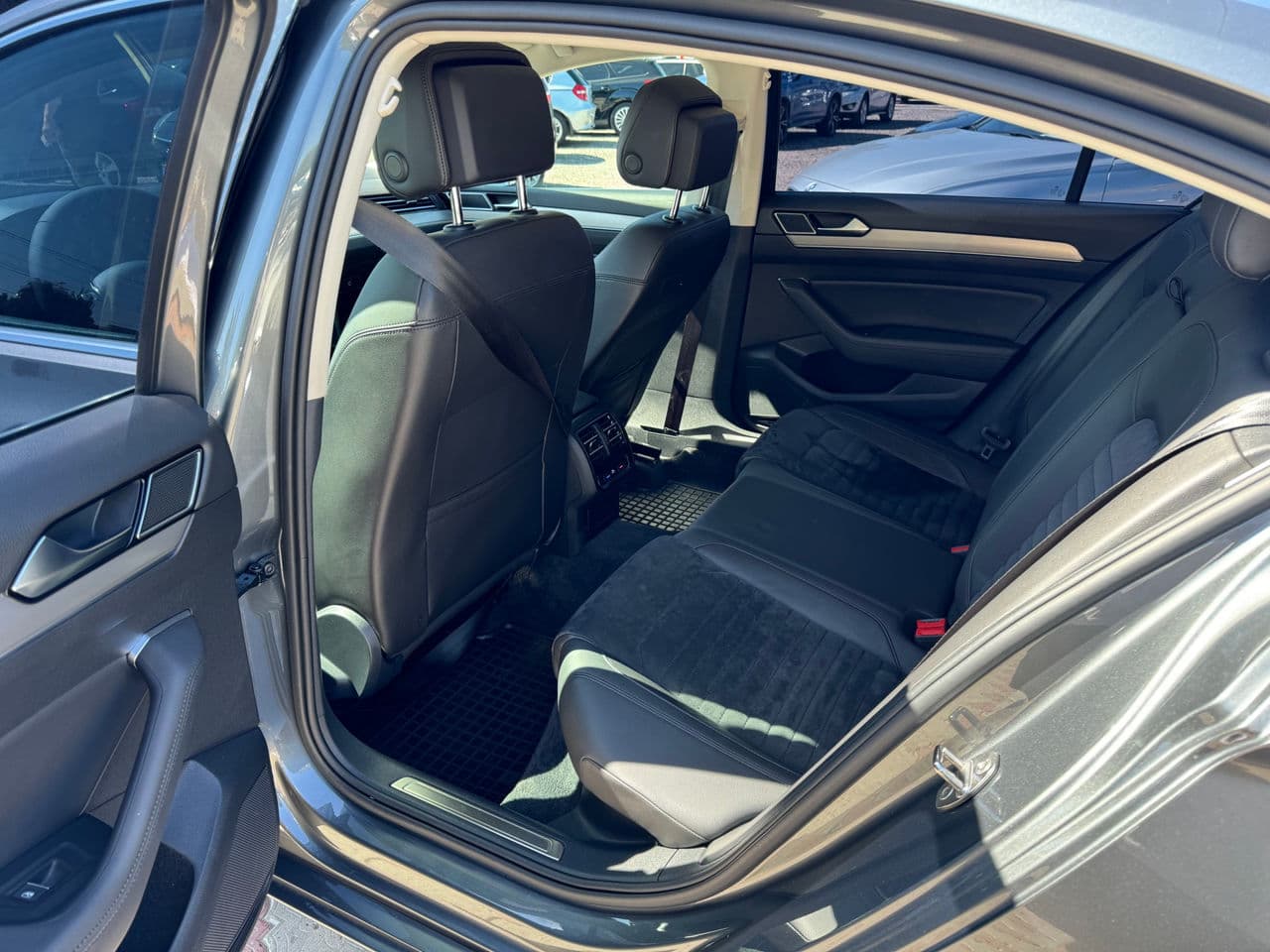 2017 Volkswagen Passat — Miniatură 19