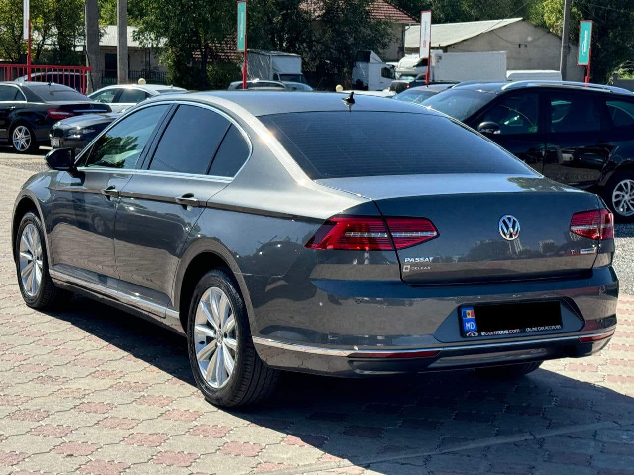 2017 Volkswagen Passat — Miniatură 2