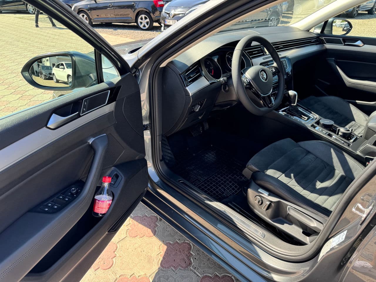 2017 Volkswagen Passat — Miniatură 5