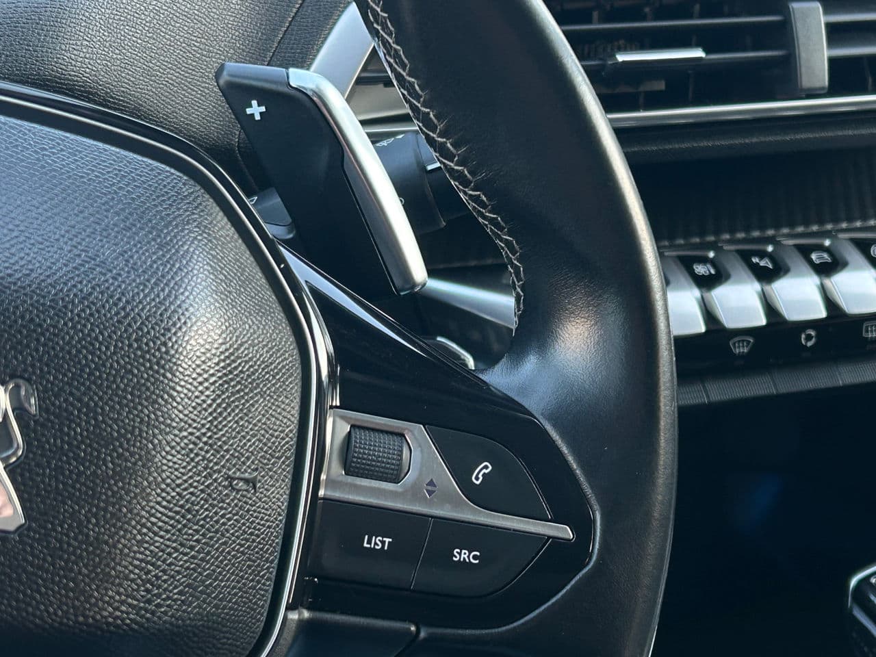 2018 Peugeot 3008 — Miniatură 9