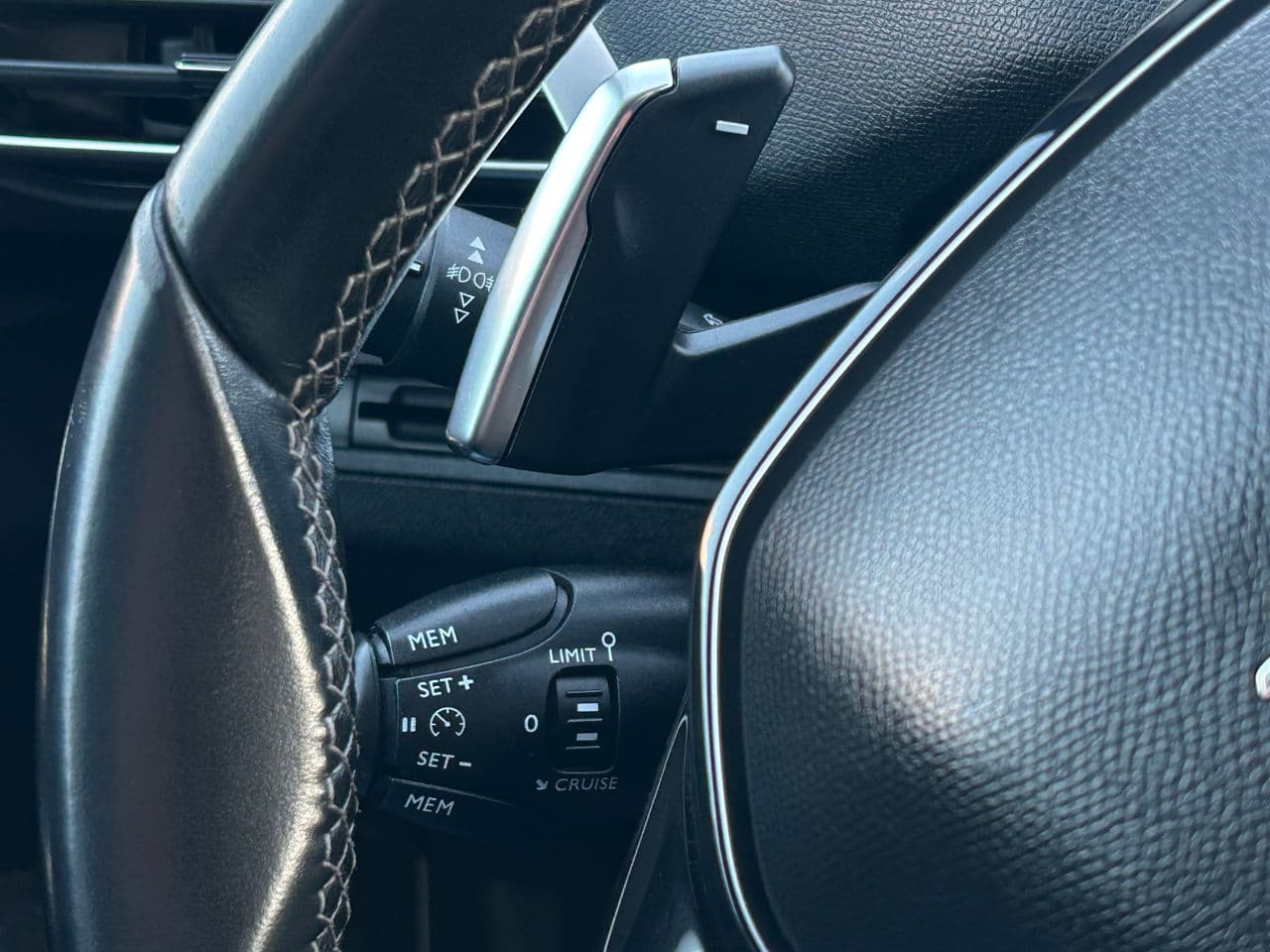 2018 Peugeot 3008 — Miniatură 8