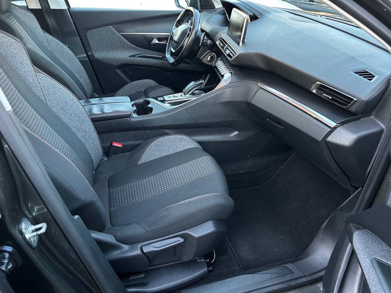 2018 Peugeot 3008 — Miniatură 13